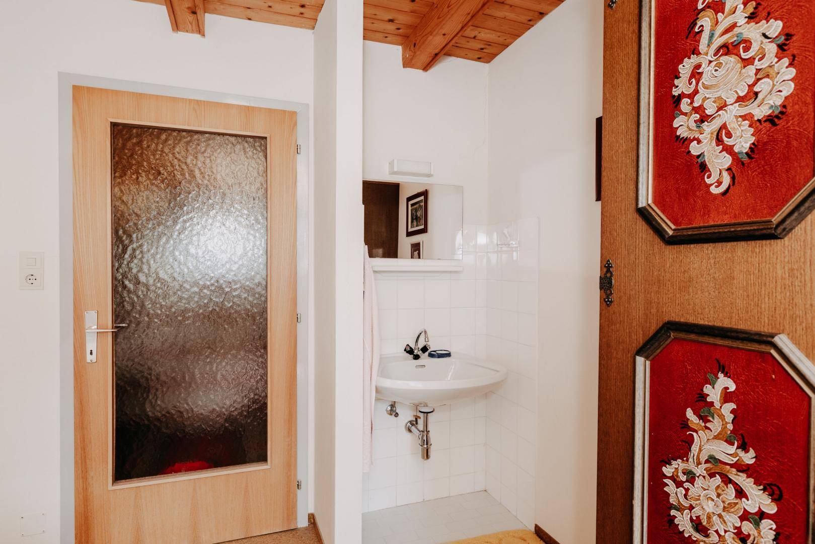 Waschbecken im Schlafzimmer DG