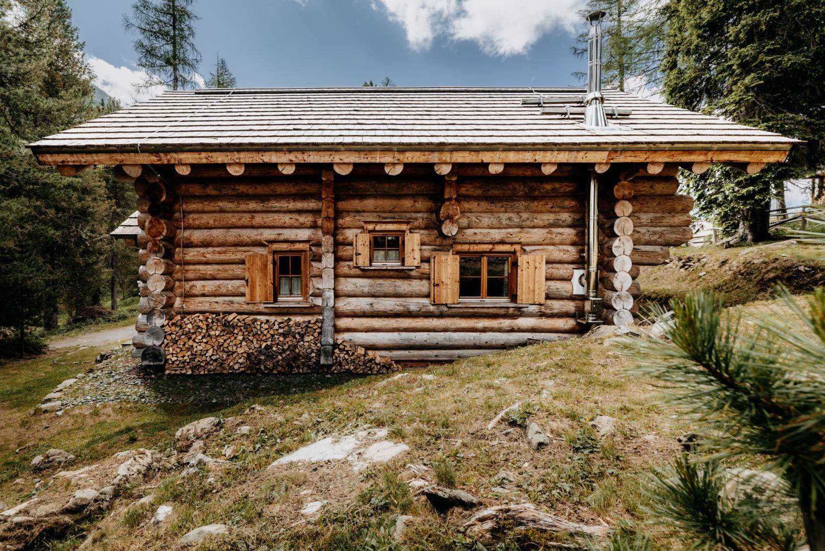 Urgemütliches Blockhaus im Zirbenwald