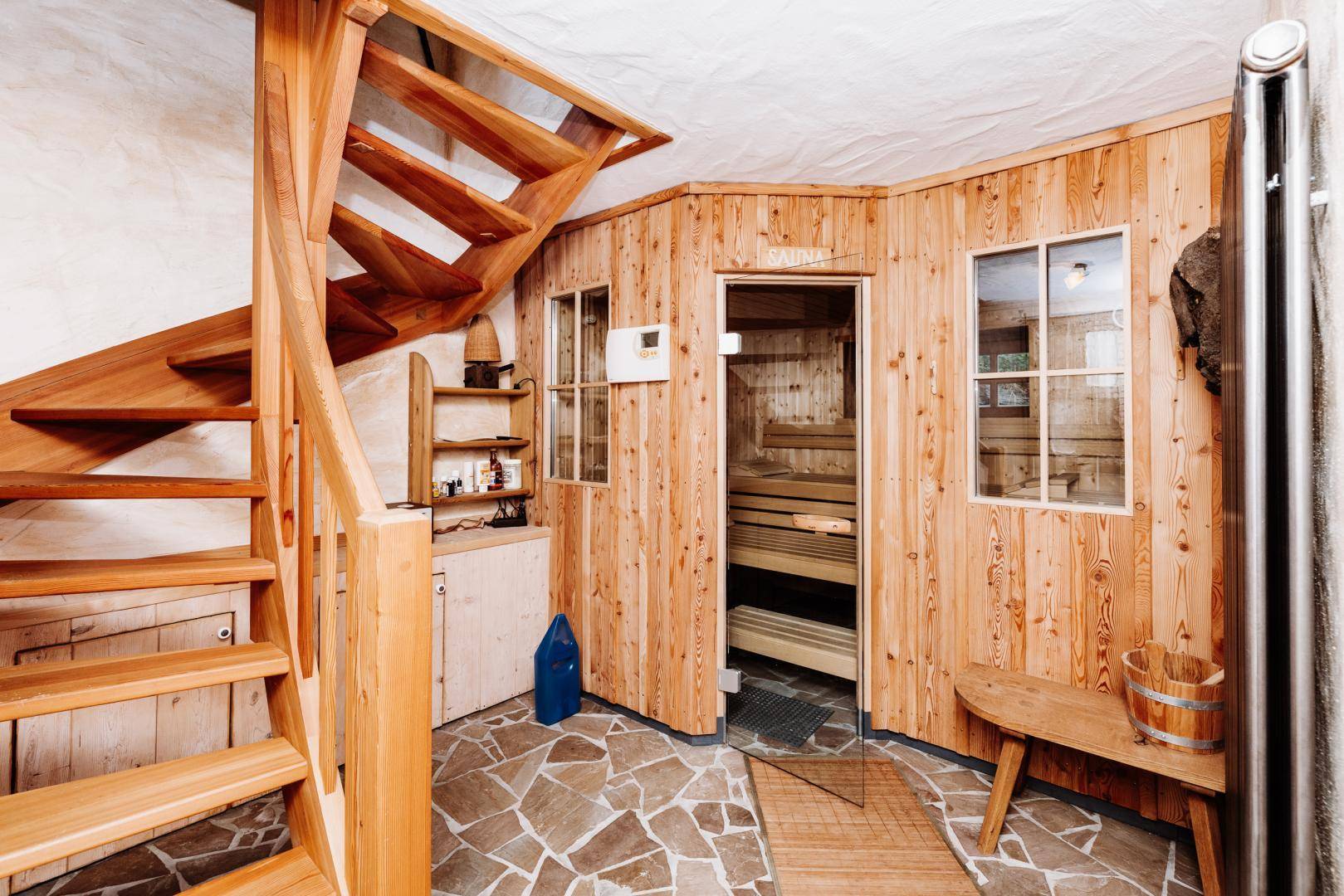 Abgang ins UG mit Sauna