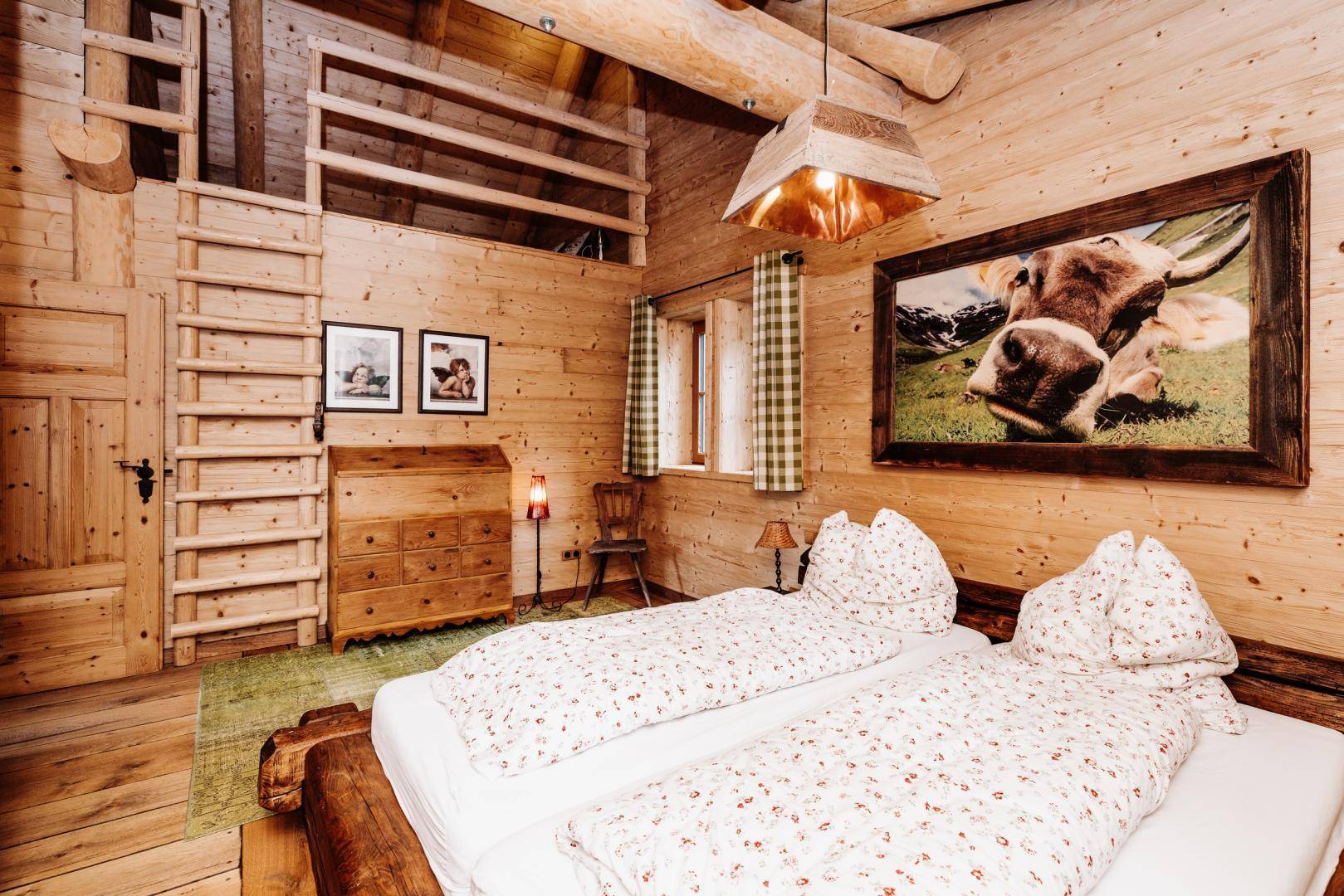 Master bedroom mit extra Schlafboden