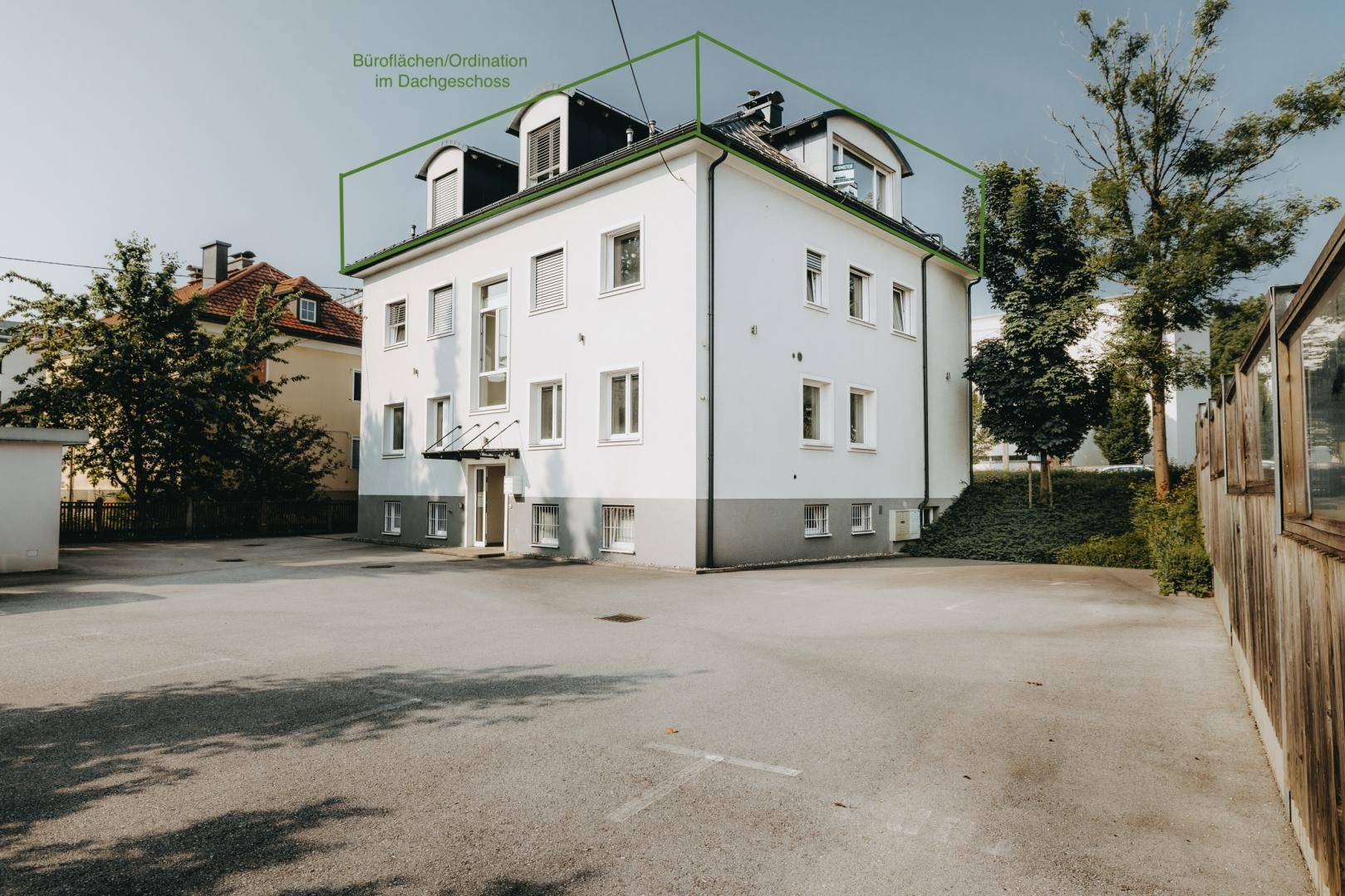 Gebäude - Rückseite samt Zugang