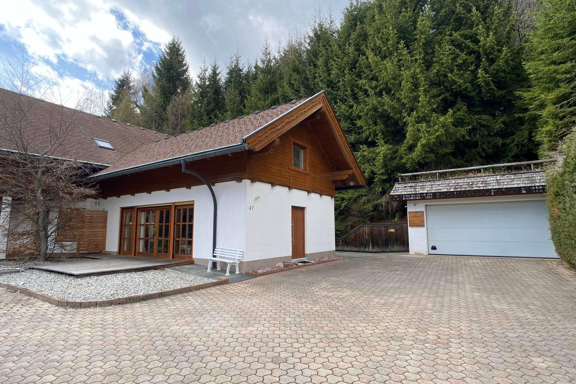 Zubau mit Doppelgarage