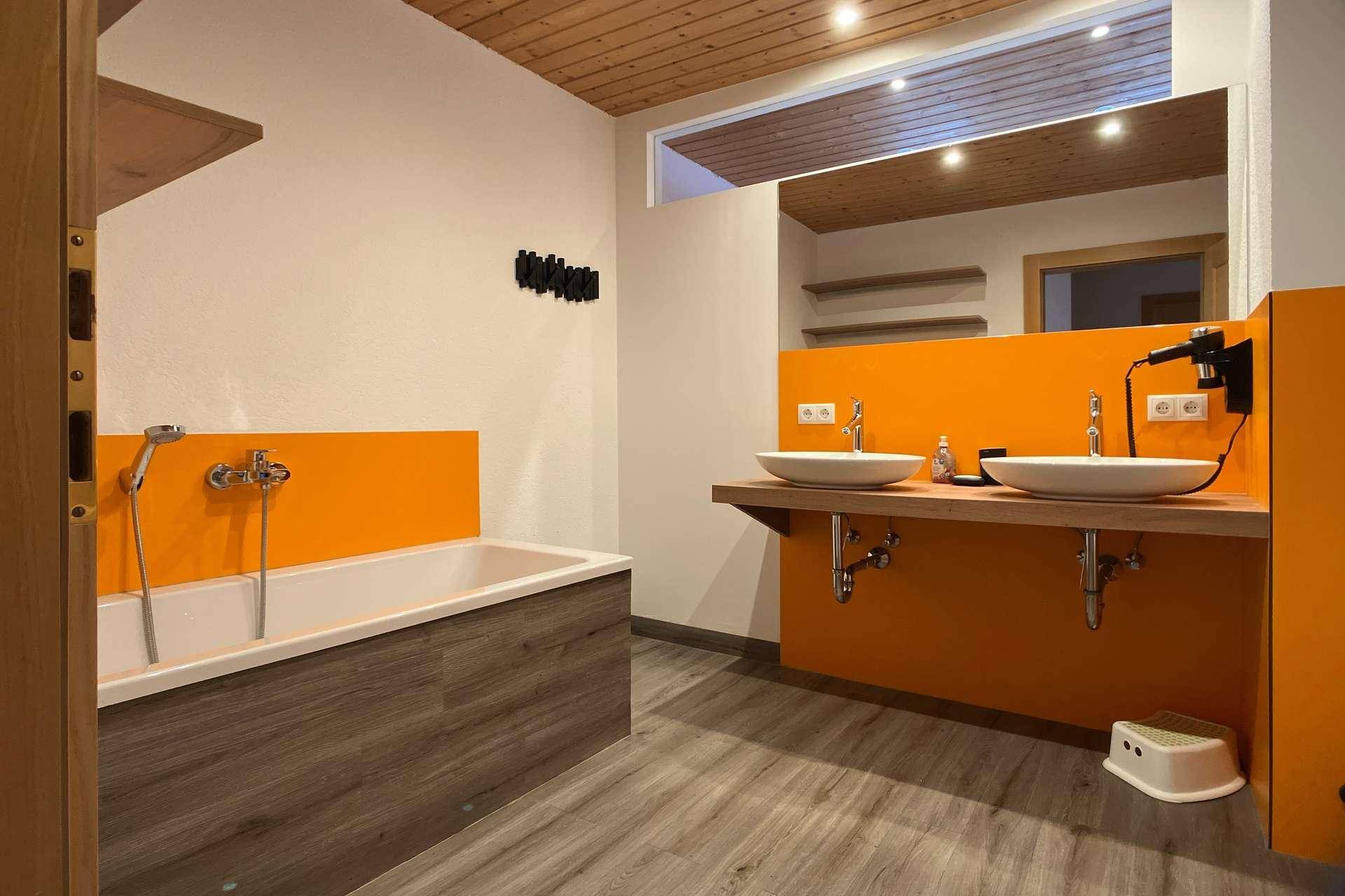 Badezimmer mit Wanne