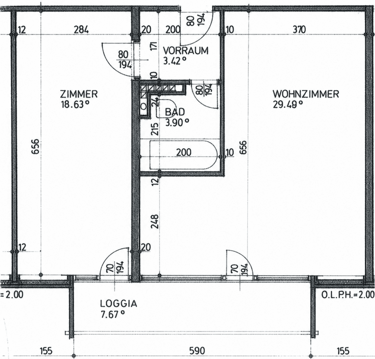 Grundriss einer Wohnung mit Zimmer, Wohnzimmer, Bad und Loggia.