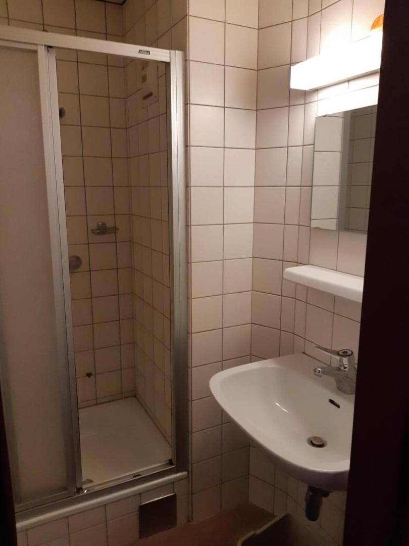 Waschraum-Dusche 1.09 Büro rechts_MO 6 1.OG_Waidho