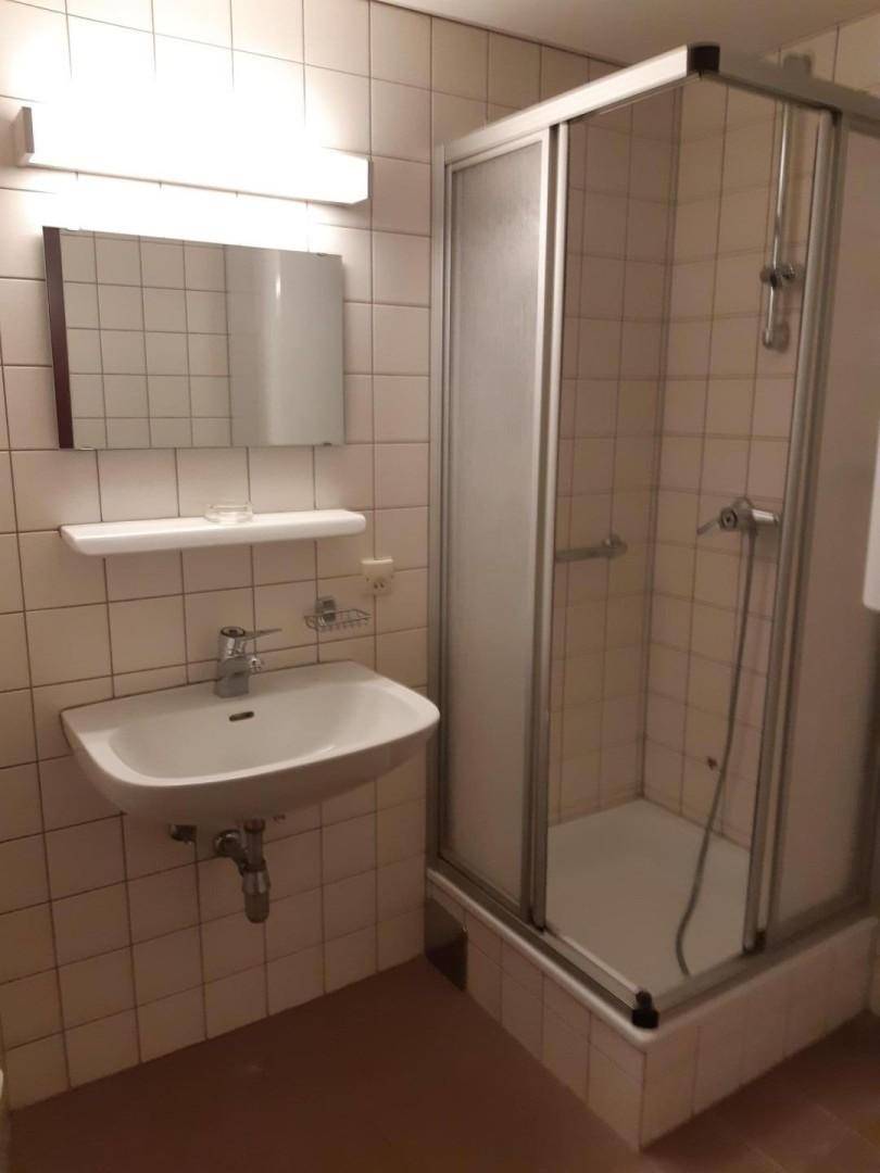 Waschraum-Dusche 1.12 Büro links_MO 6 1.OG_Waidhof