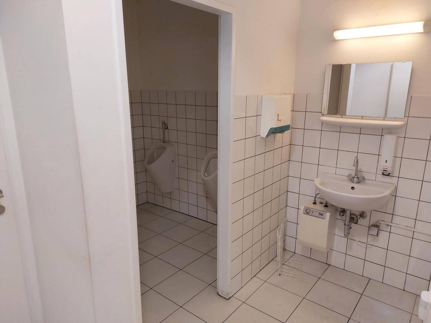 Foto Herren-WC_Büroräume und Lager MO 38 EG_Mistel