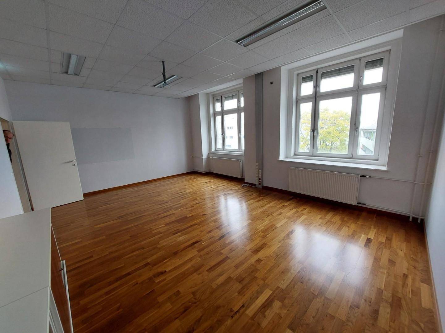 Büro 1