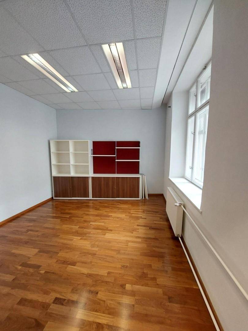 Büro 6