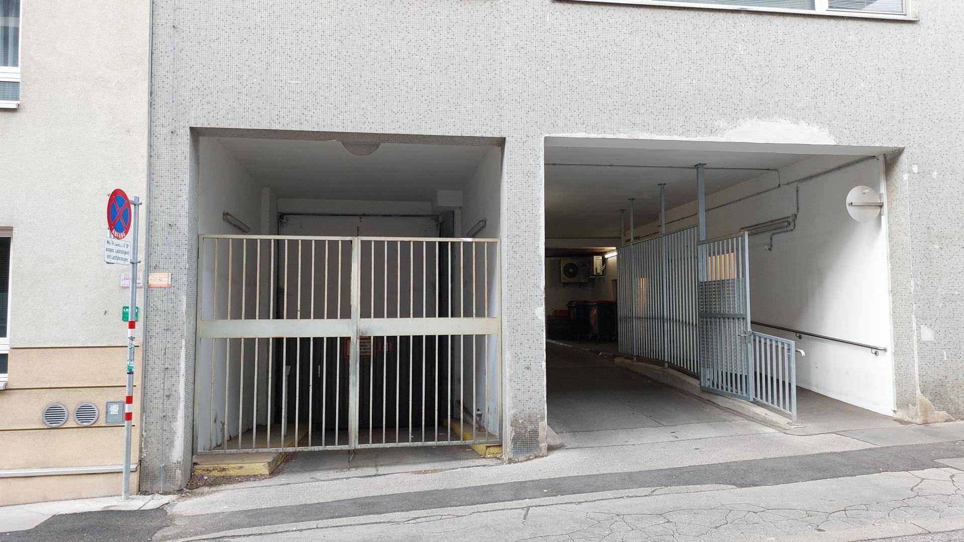 Einfahrt Tiefgarage und Zufahrt Innenhof