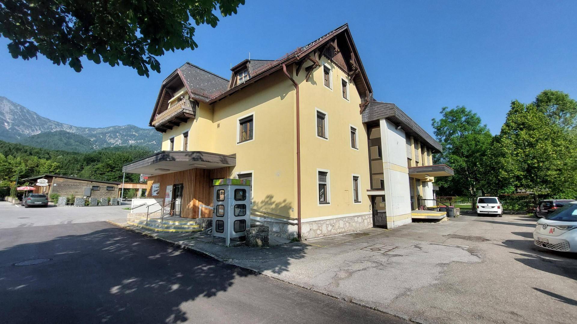 Verladeeingang mit Parkplatz