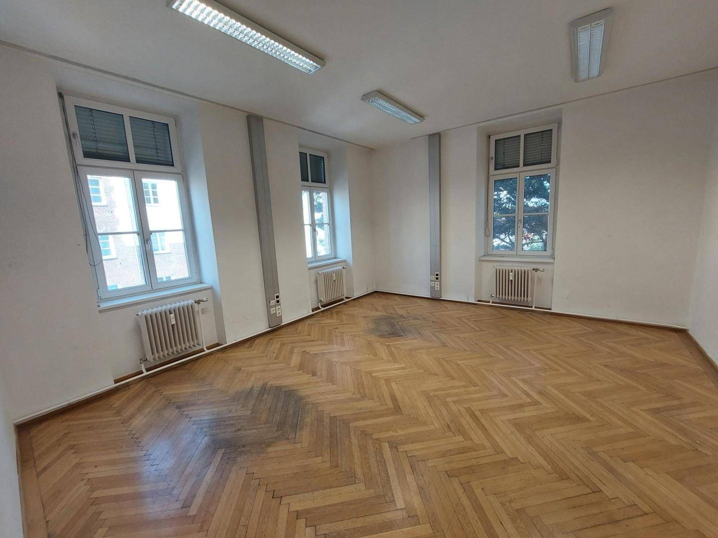 Büro 212B