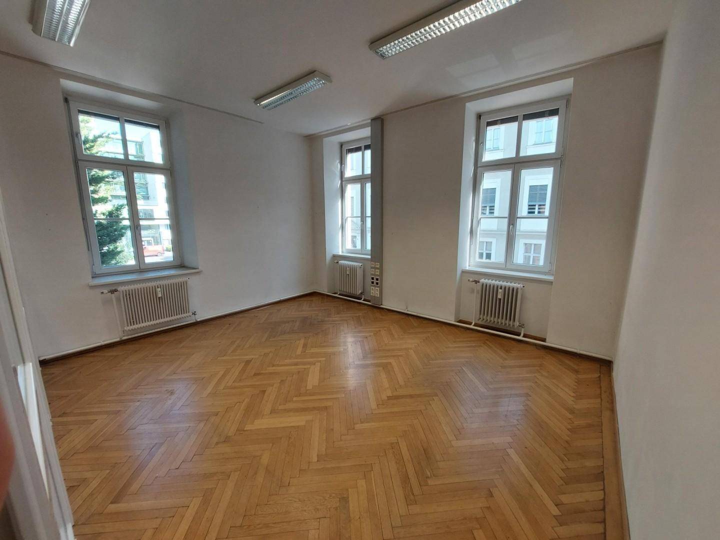Büro 213-Hinterteil