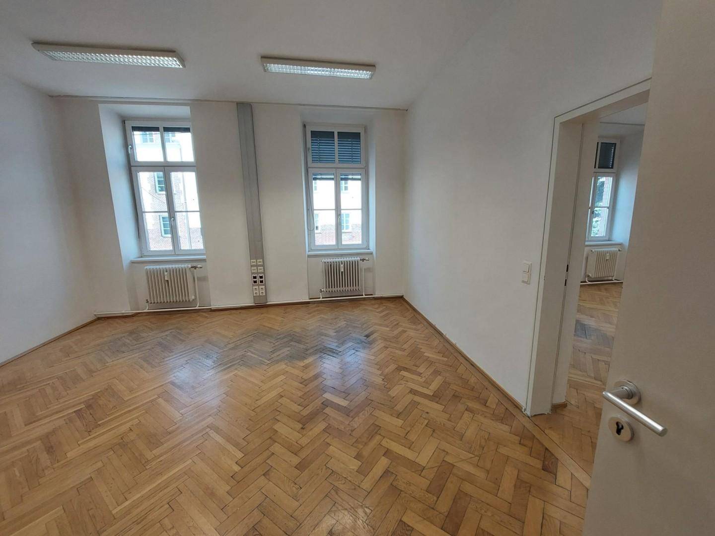 Büro 212