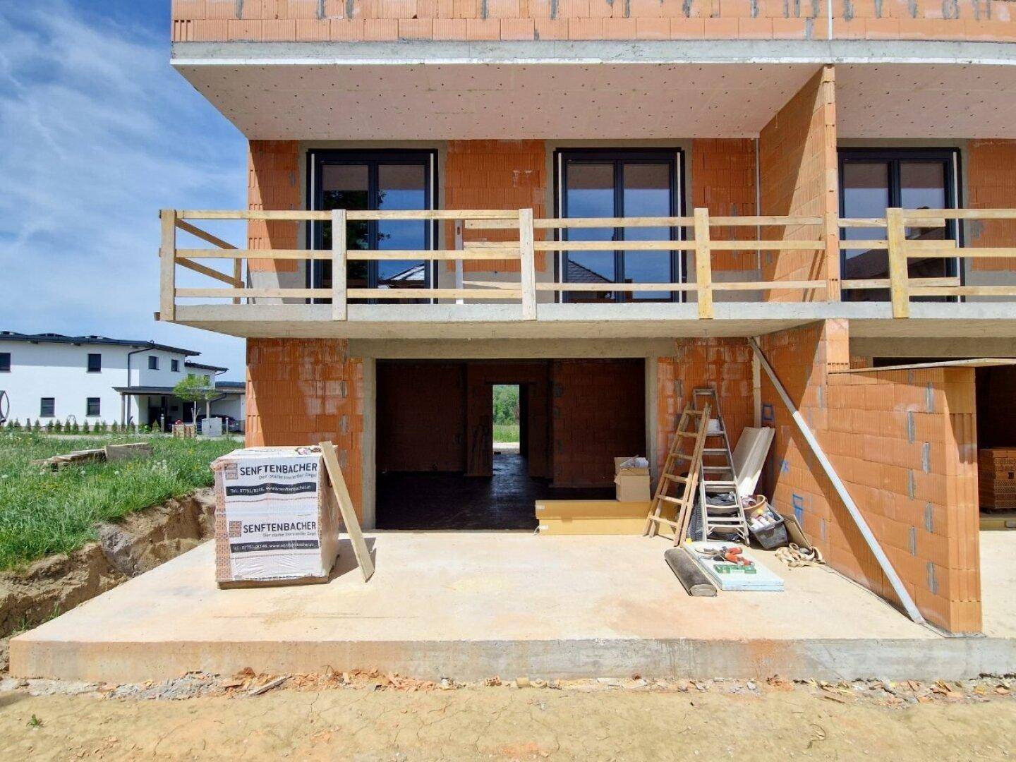 Top 1! Schlüsselfertige, moderne Doppelhaushälfte mit 2 Carportstellplätzen, 4 Zimmer, 2 Terrassen, Balkon, Eigengarten! - Ansicht 4