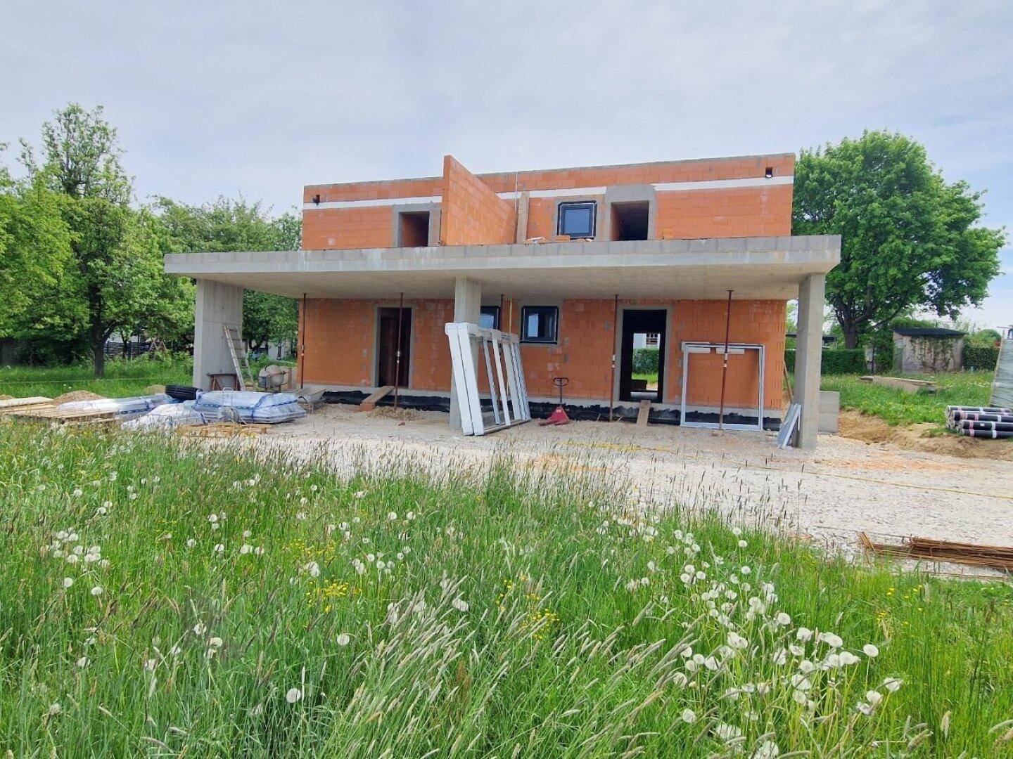 Top 1! Schlüsselfertige, moderne Doppelhaushälfte mit 2 Carportstellplätzen, 4 Zimmer, 2 Terrassen, Balkon, Eigengarten! - Ansicht 6