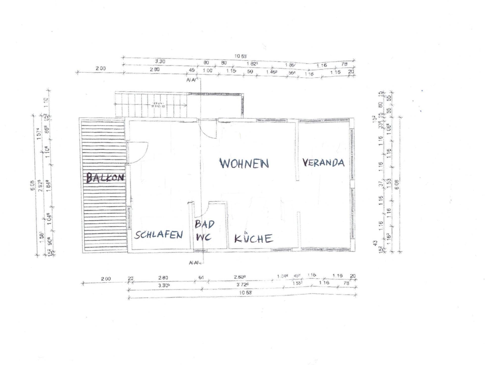 Grundrissplan mit Wohnzimmer, Schlafzimmer, Küche, Bad, WC, Balkon und Veranda.