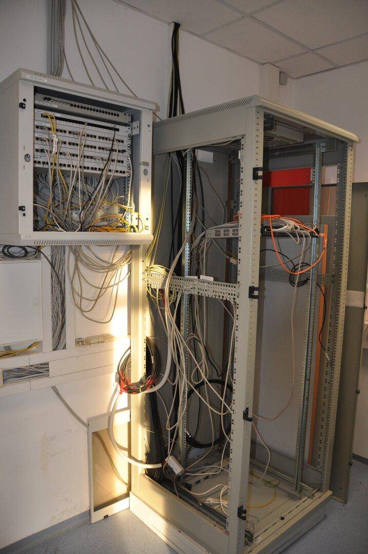 Serverraum KAT 5 Verkabelung