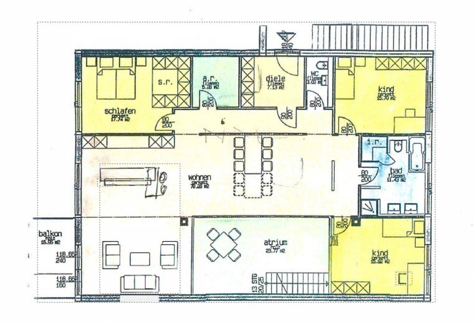 Detaillierter Grundriss der Wohnung mit mehreren Zimmern und einem Balkon.