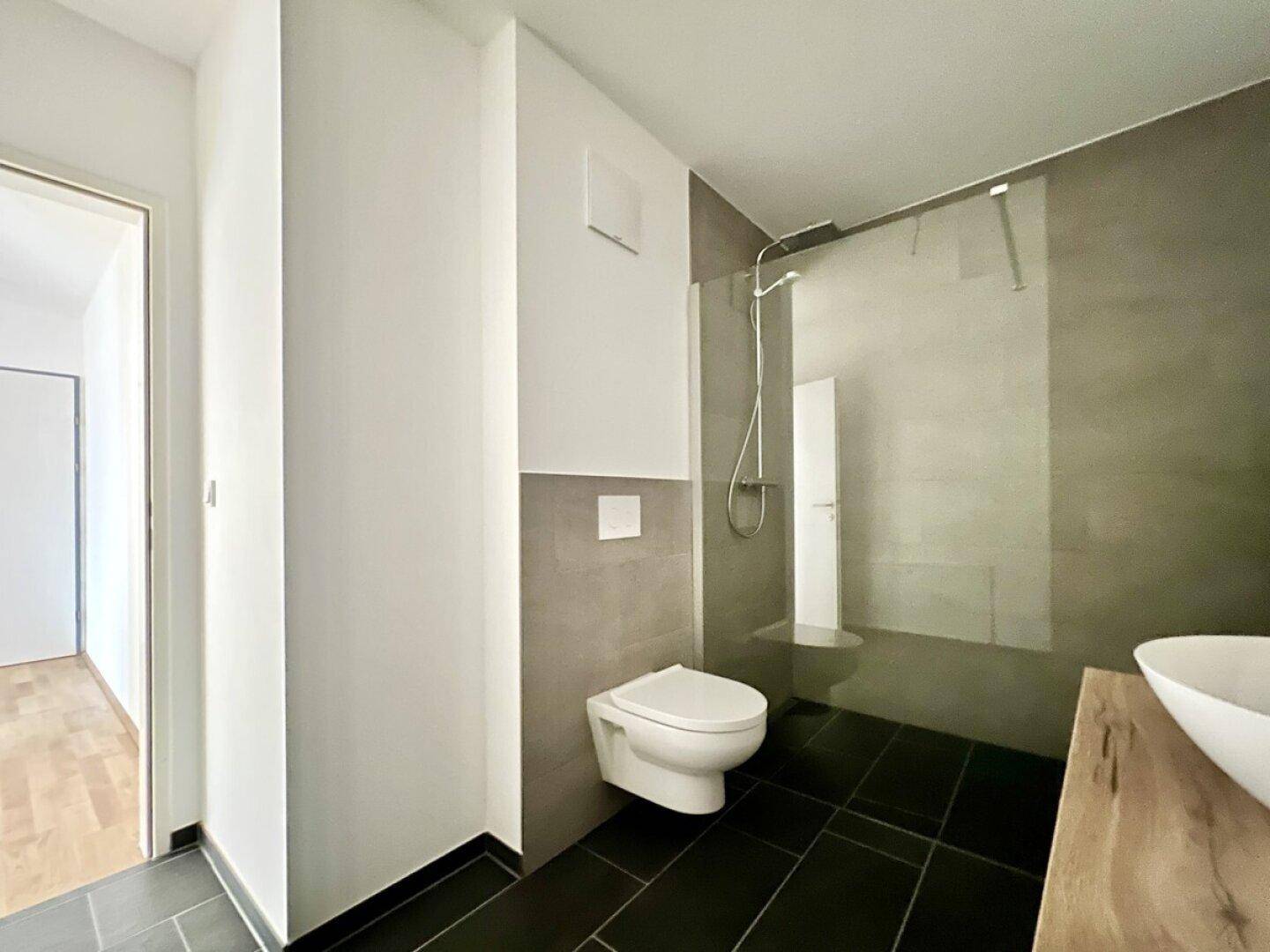 Modernes Badezimmer