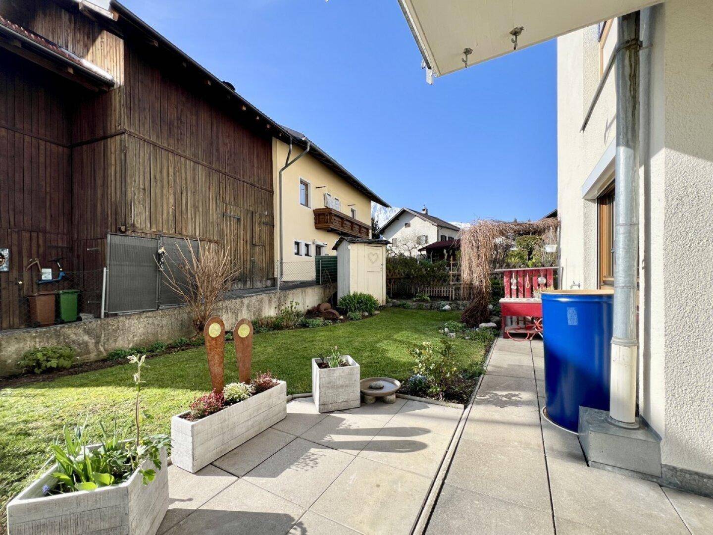 Terrasse mit Garten
