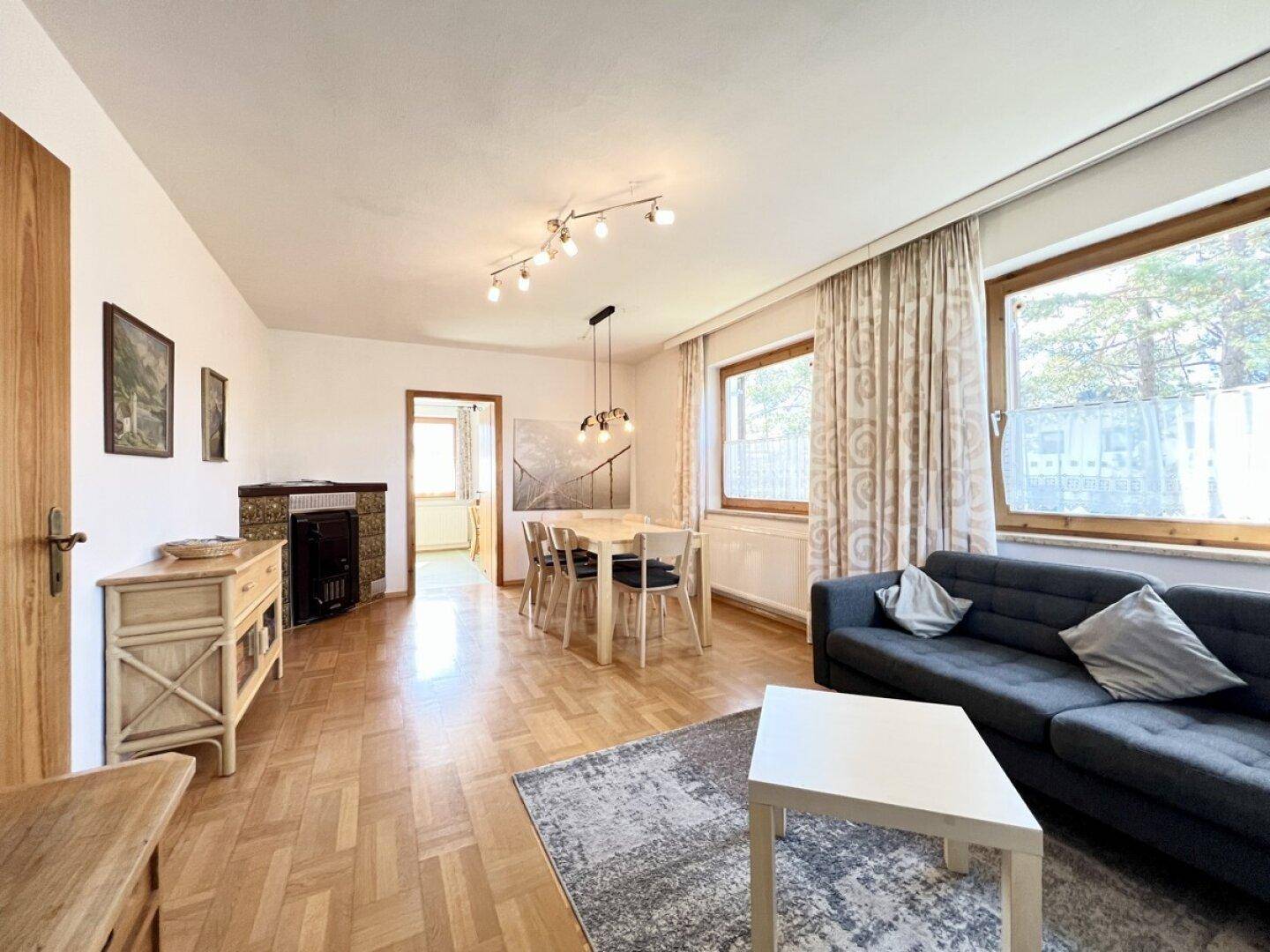 Wohnzimmer mit Essbereich im EG