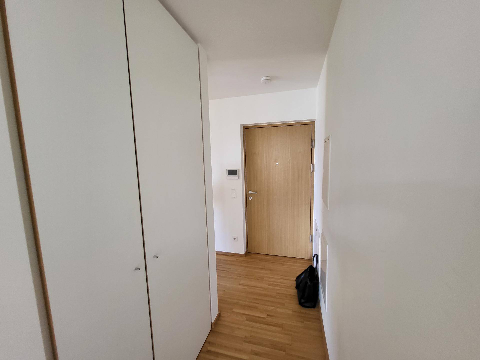 Hinterer Gang zu Bad und Zimmer
