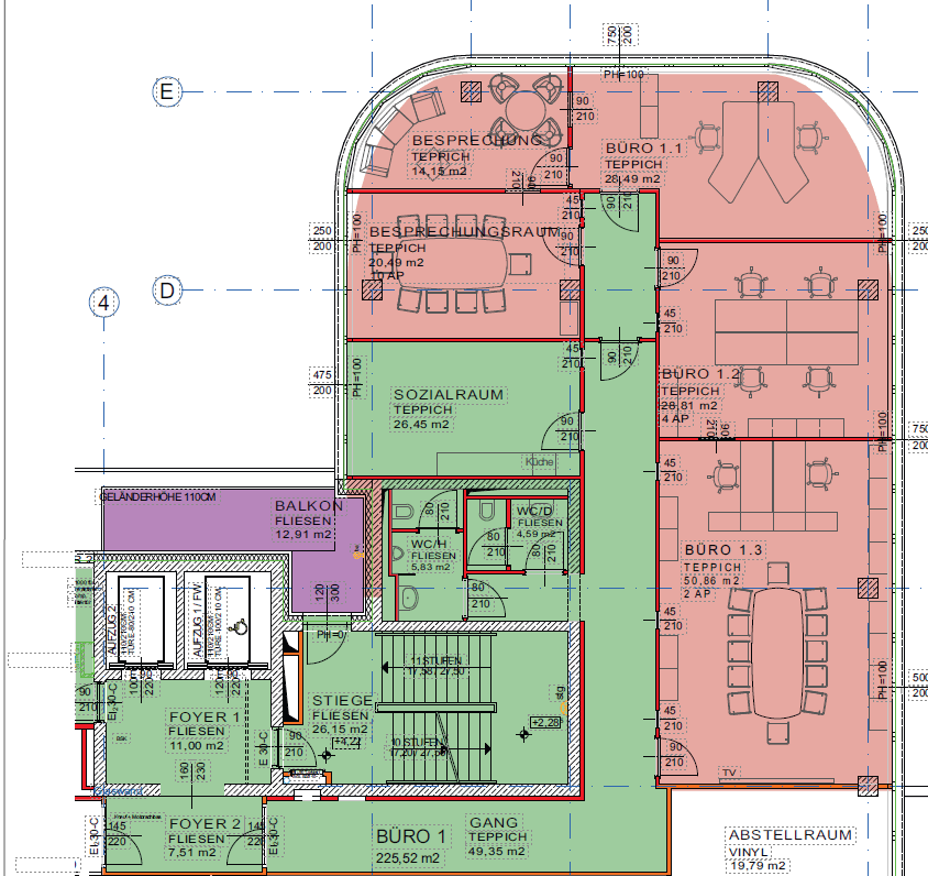Detaillierter Grundriss mit verschiedenen Büroräumen, Sozialraum und Balkon.