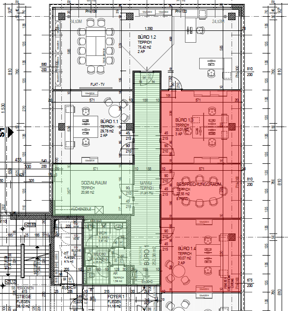 Detaillierter Grundriss einer Büroetage mit mehreren Büros, einem Sozialraum und einem Besprechungszimmer.