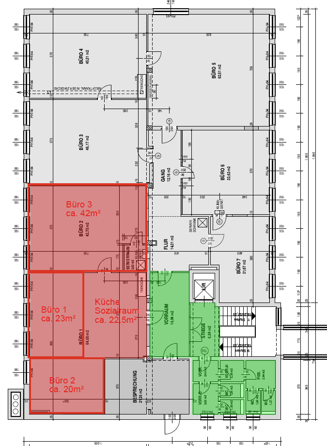 Grundrissplan mit mehreren Büroräumen, einer Küche und Sozialraum sowie einem Treppenhausbereich.