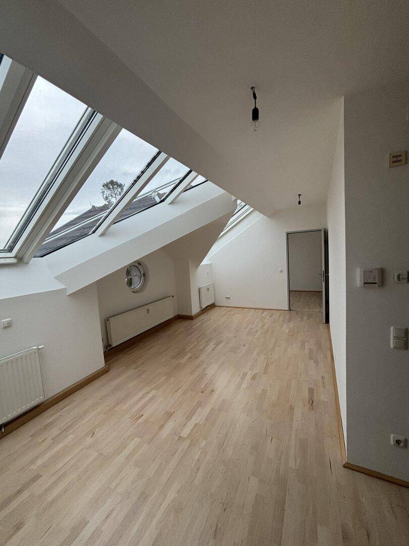 2 Zimmer Dachgeschoss-Wohnung mit Extraküche in Grünlage - Römerberg - View 3