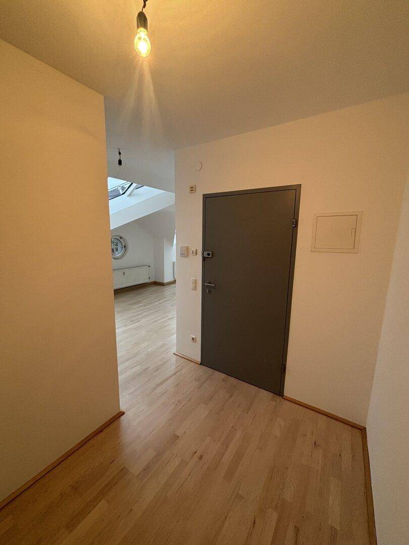 2 Zimmer Dachgeschoss-Wohnung mit Extraküche in Grünlage - Römerberg - View 6
