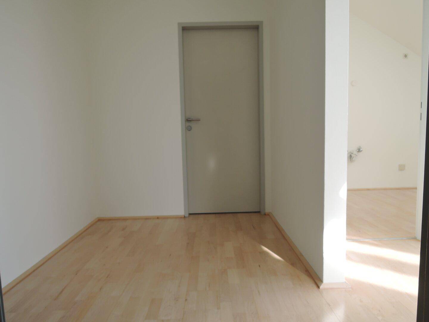 2 Zimmer Dachgeschoss-Wohnung mit Extraküche in Grünlage - Römerberg - View 5