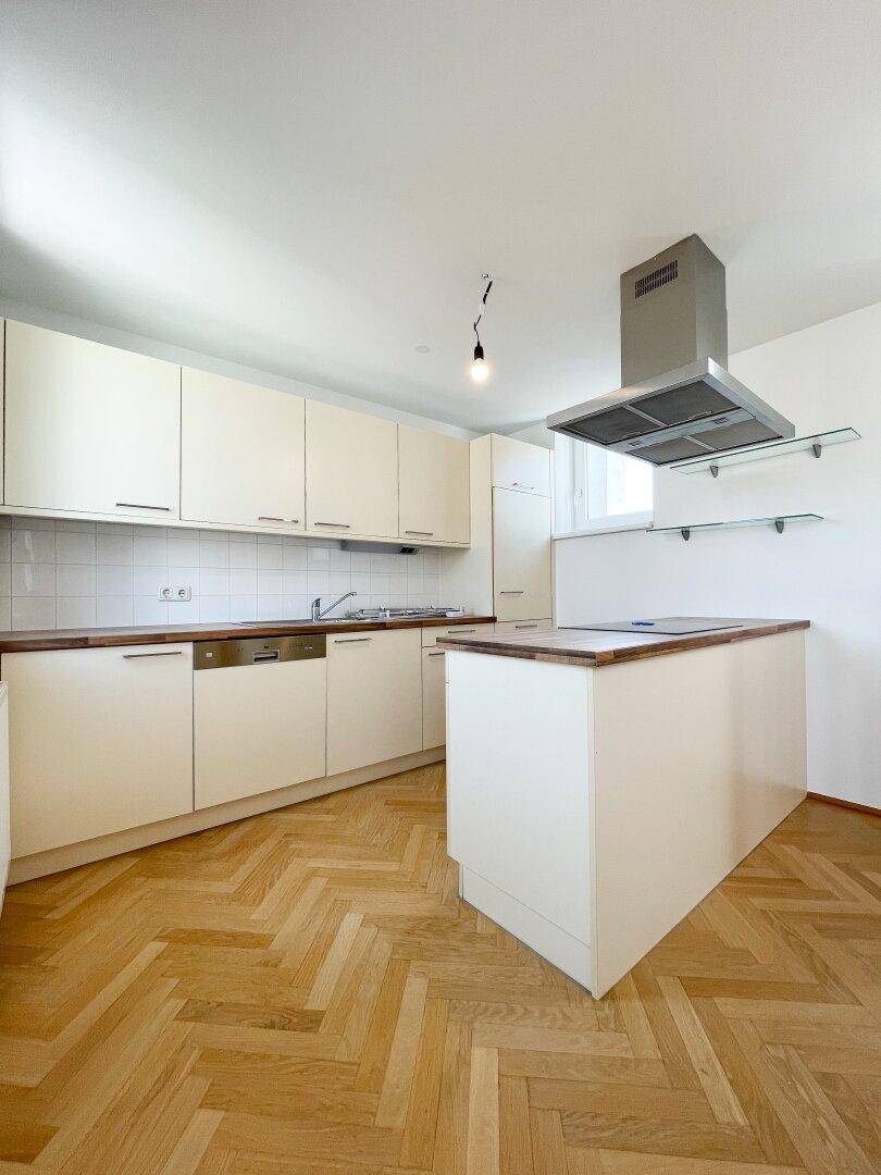 https://pictures.immobilienscout24.de/prod.www.immobilienscout24.at/pictureserver/loadPicture?q=70&id=012.0010J00001kvuIq-1685016063-7da4a9bd37d743b3b7666da7cd4e3a54