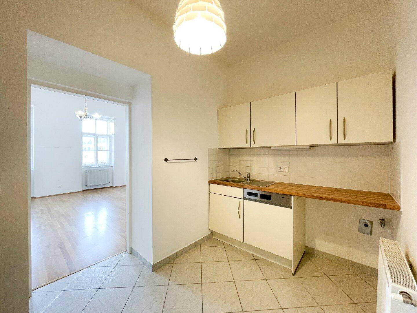 Bezugsfreie 2-Zimmer-Altbauwohnung | 57 m² | 2. Liftstock | Nähe Bahnhof Meidling | Garage optional – další