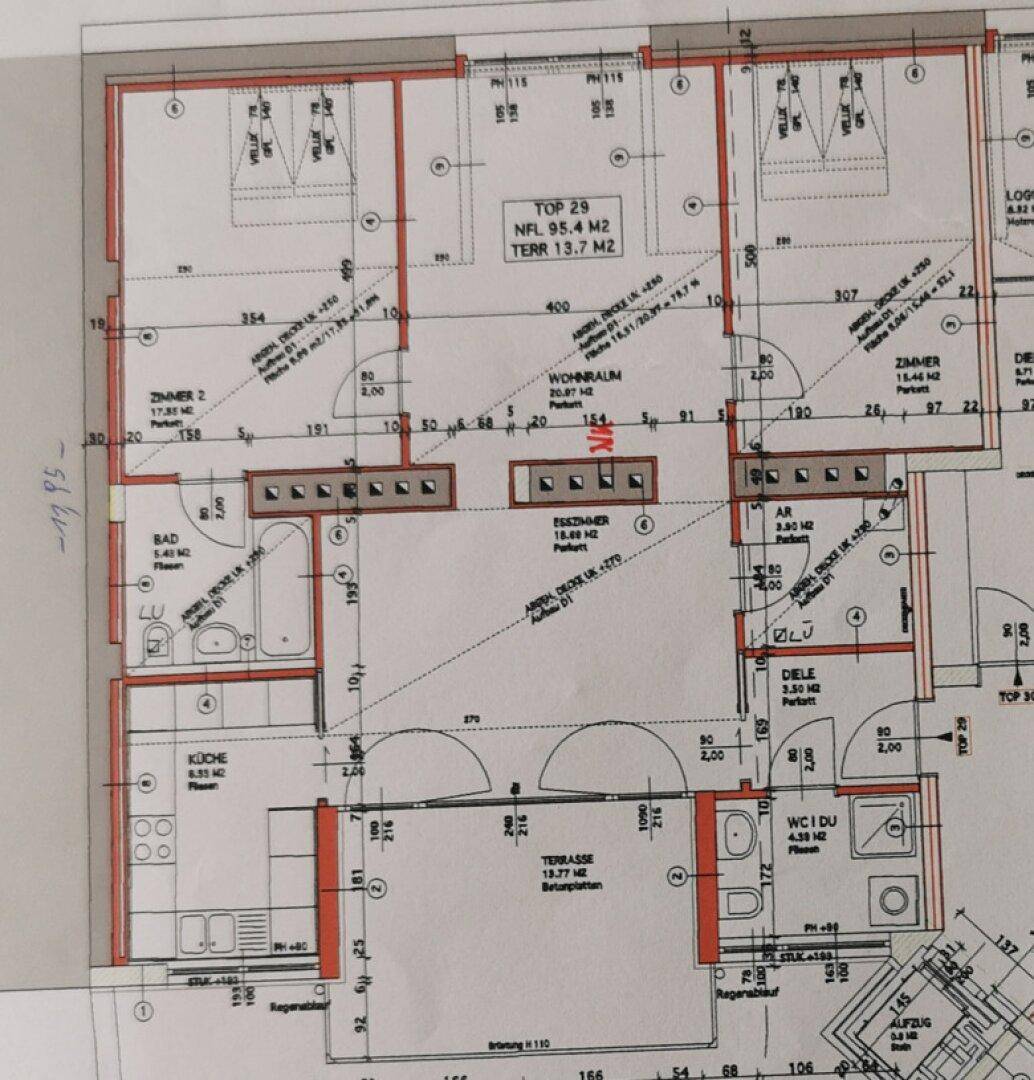 Grundriss der Wohnung mit mehreren Zimmern, Terrasse und Loggia.