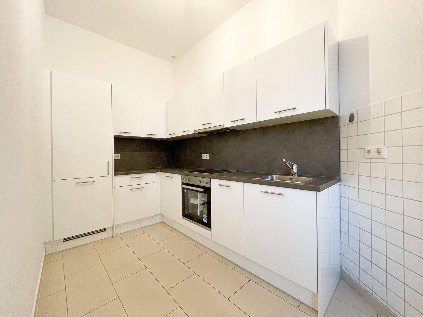 TEILSANIERTE 2-Zimmerwohnung inkl. neuer Küche direkt bei U3 "Schlachthausgasse" – pohled 2