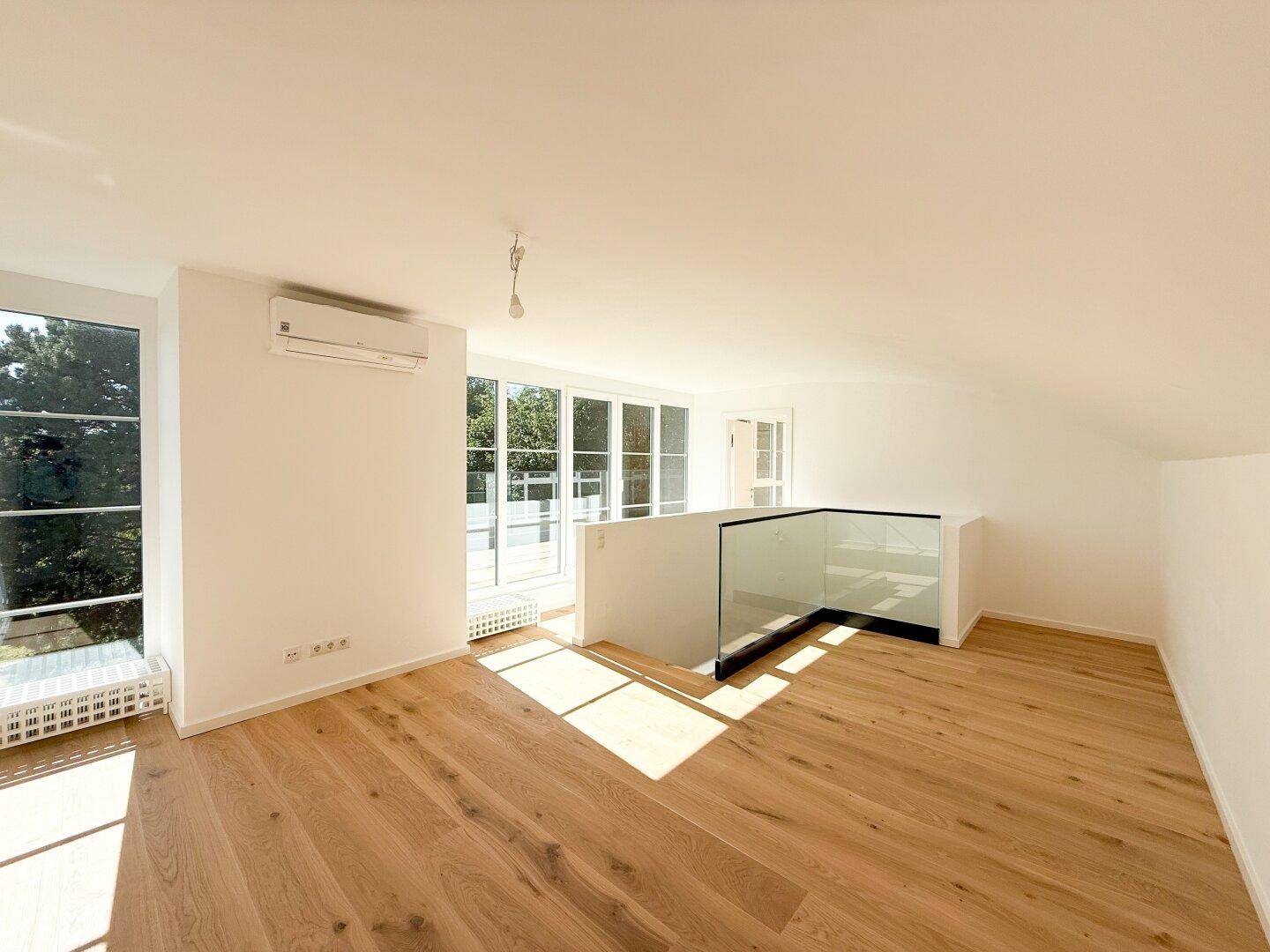 WOHNATELIER SIEVERING - Klimatisierte 5-Zimmer-Maisonette mit großzügigen Terrassen &amp; inkl. Garagenplatz - Ansicht 2