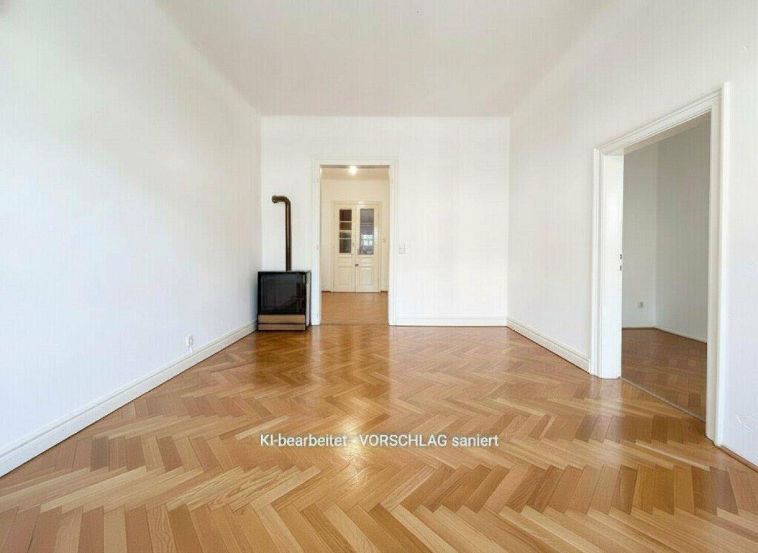 Geräumiges Zimmer mit Fischgrätparkett und einem freistehenden Ofen.