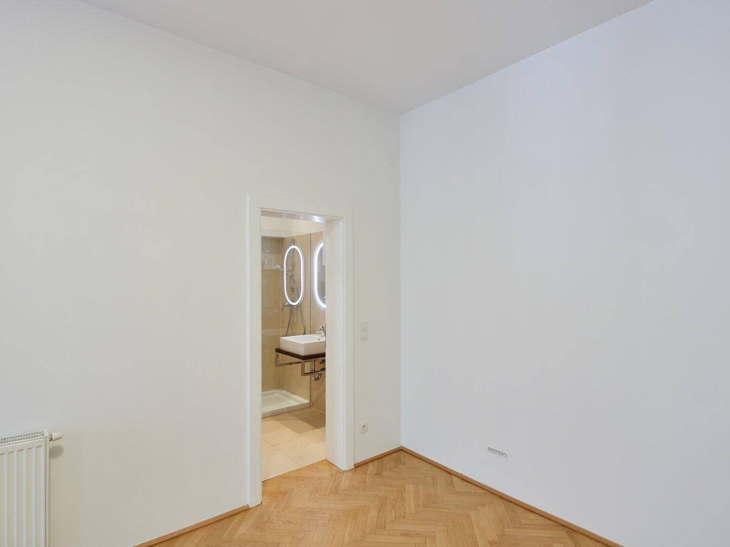 Gartenwohnung im 7. Bezirk: Ruhige 1-Zimmer Altbauwohnung mit 85 m² Garten &amp; privatem Keller mit Gewölbe - Ansicht 5