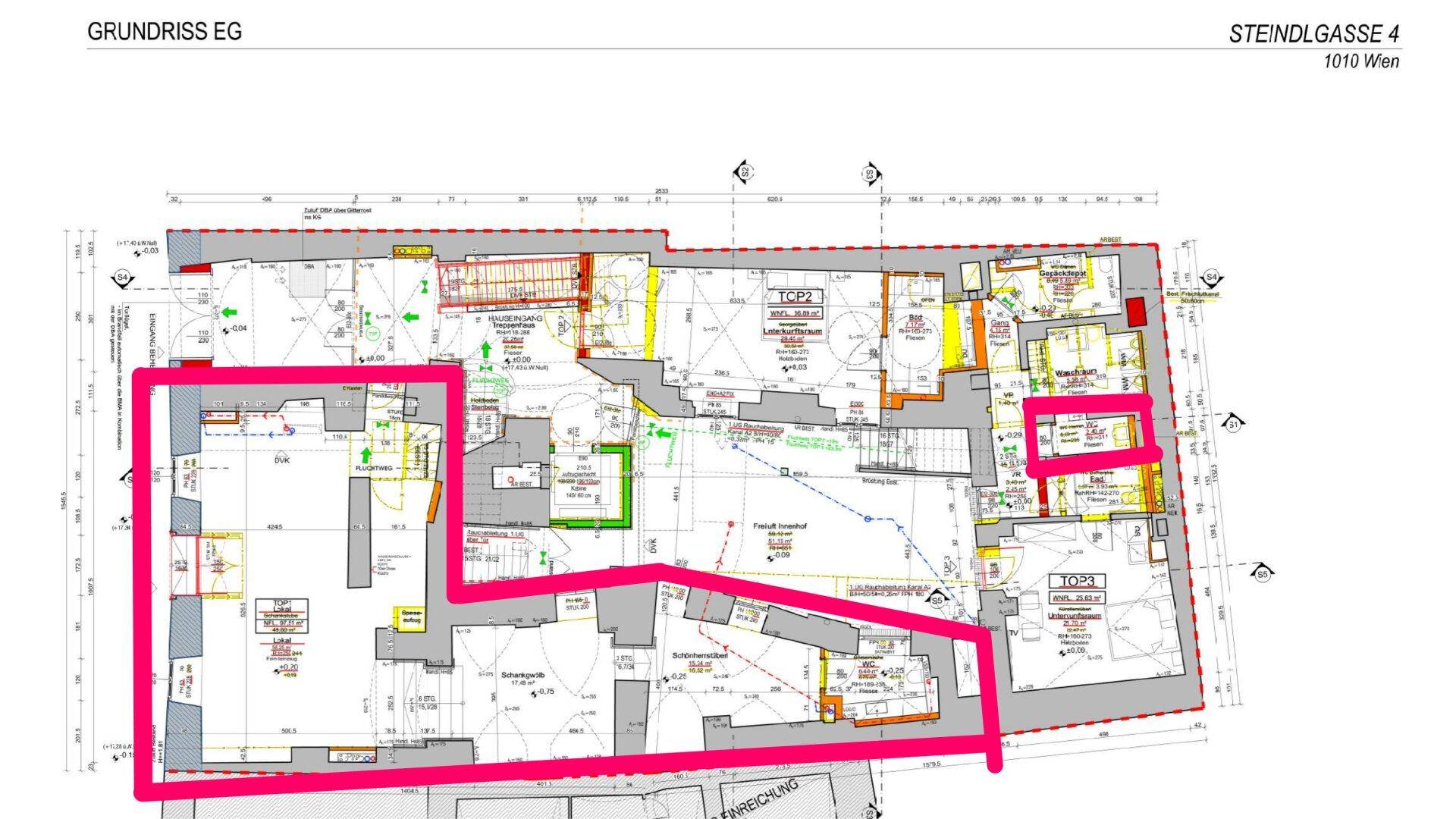 Grundriss des Erdgeschosses mit einem großzügigen, offen gestalteten Bereich, rot markiert.