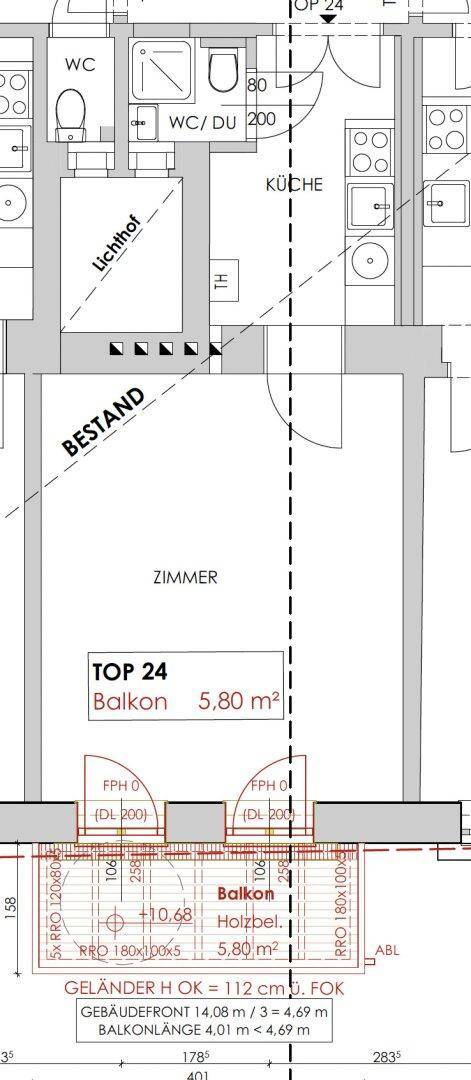 Detaillierter Grundriss einer Wohnung mit Zimmer, separater Küche, Bad, Gäste-WC und Balkonzugang.