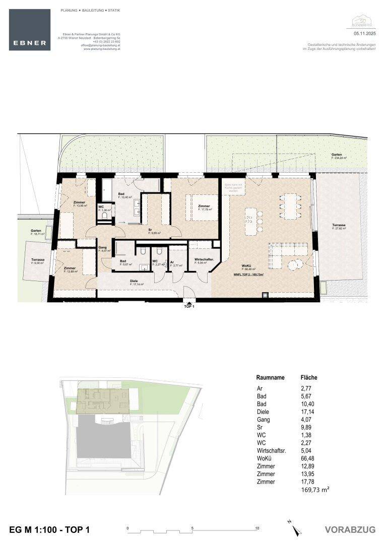 Grundriss des Erdgeschosses mit offenem Wohnbereich, Terrasse, Garten und mehreren Bädern.