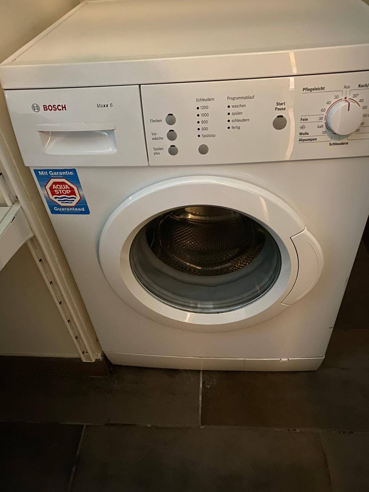 Bosch Waschmaschine mit AquaStop-Funktion in gutem Zustand.