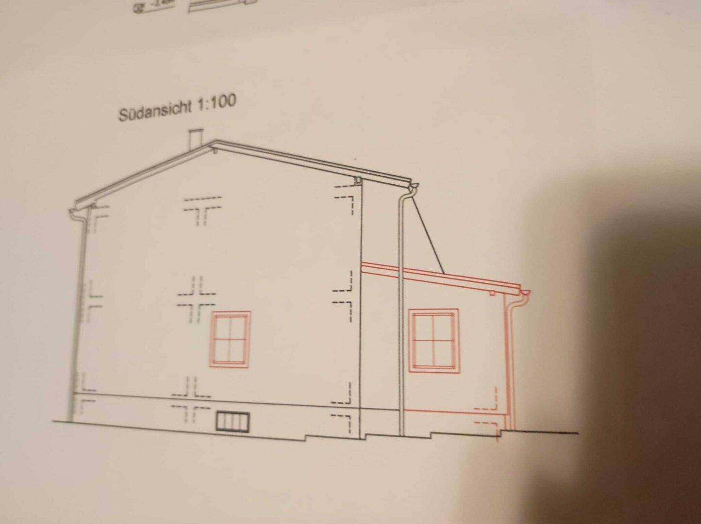 Architektonische Zeichnung der Südansicht eines Gebäudes im Maßstab 1:100.