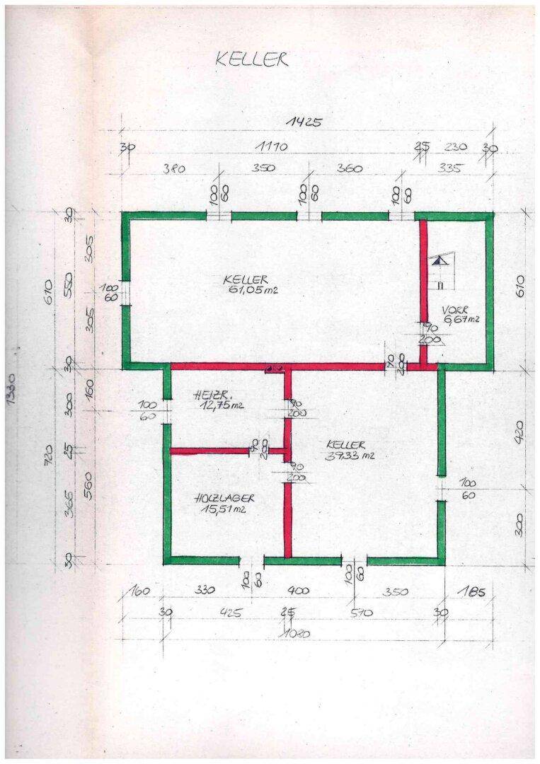 Handgezeichneter Grundriss des Kellers mit Heizraum und Lagerräumen.