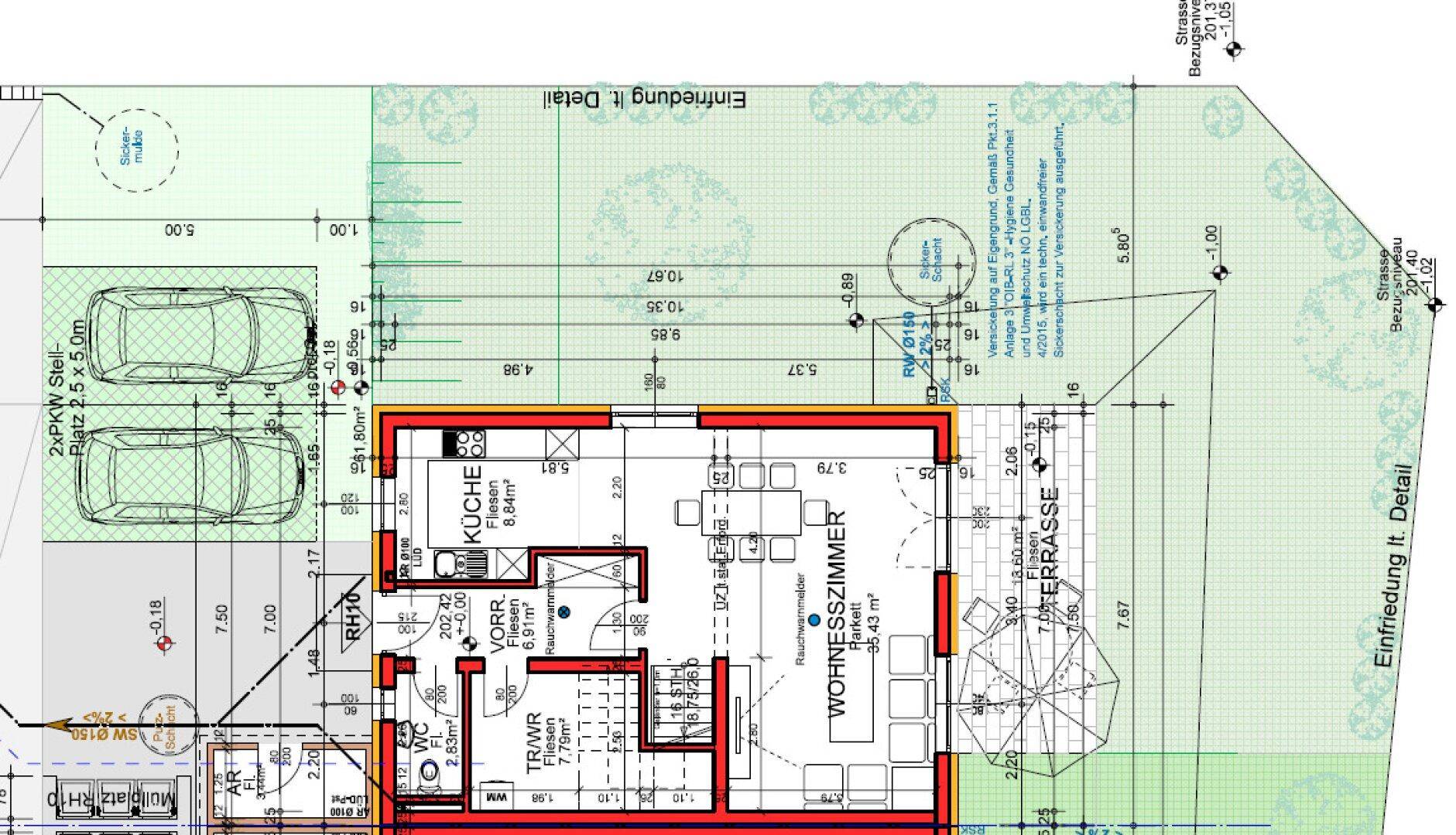 Detaillierter Grundriss eines Hauses mit Wohnzimmer, Küche, Terrasse, Garten und zwei Parkplätzen.