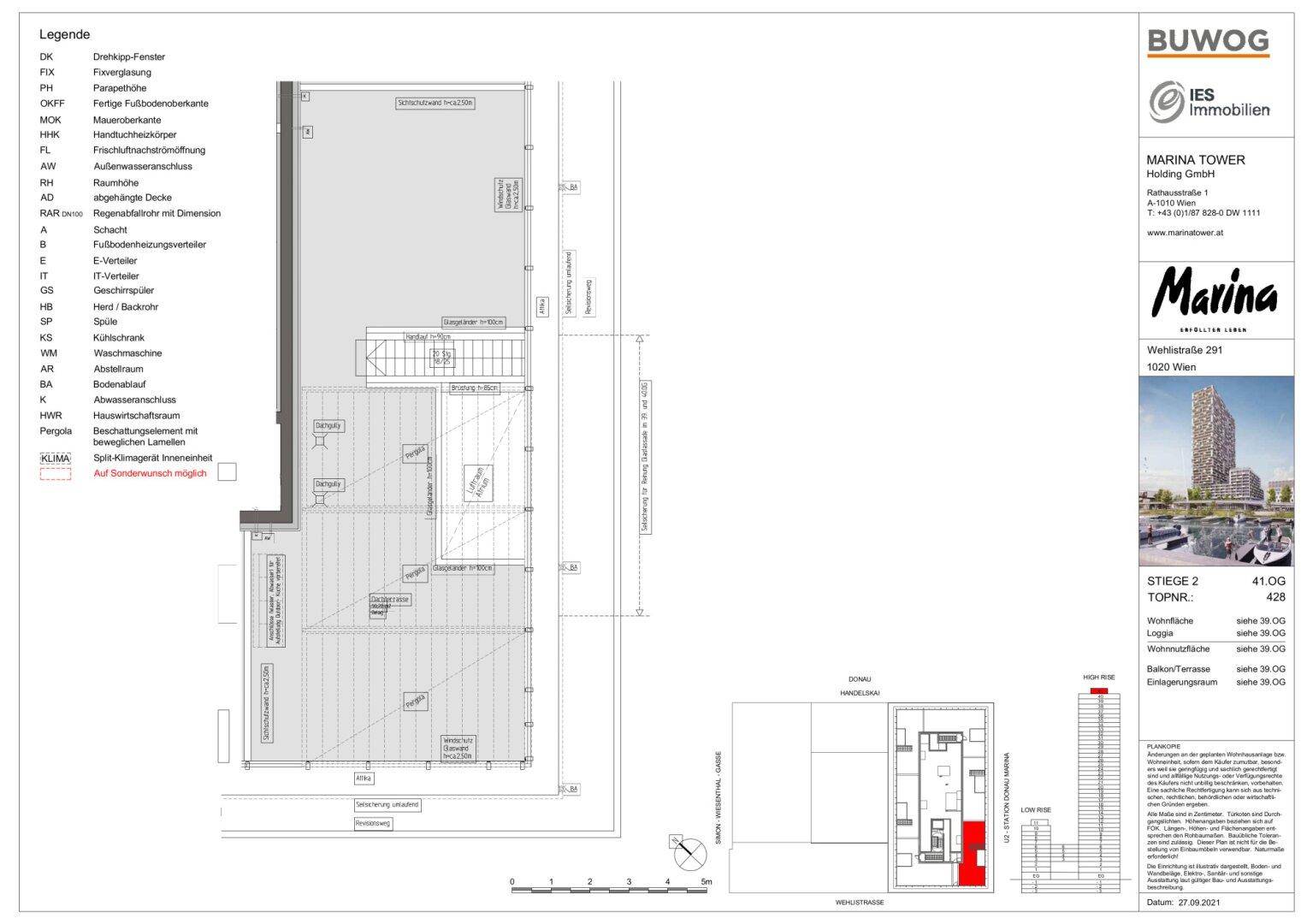 Grundriss des Außenbereichs mit großer Terrasse und Balkon, ideal für Entspannung im Freien.