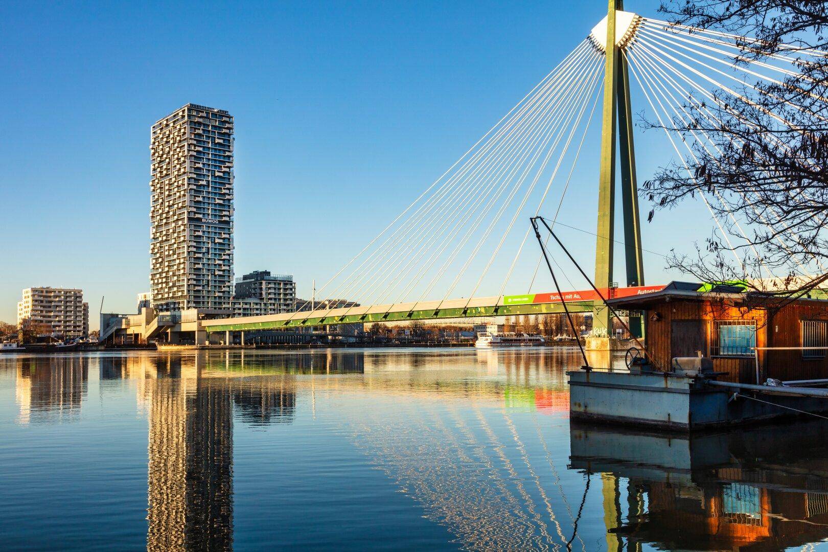 Marina Tower U-Bahn