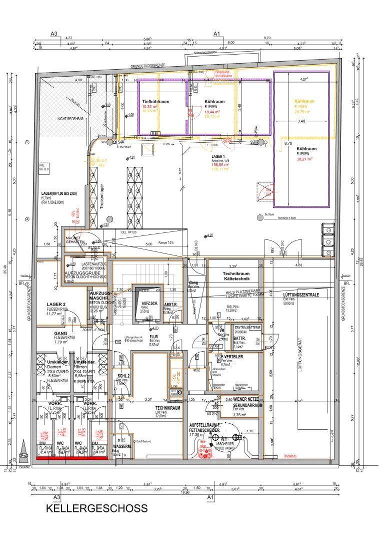 Detaillierter Grundriss des Kellergeschosses mit Lagerräumen, Technikbereichen und Tiefgaragenzugang.